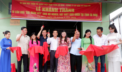 Lễ Khánh thành 10 căn nhà đại đoàn kết do Phan Vũ tài trợ